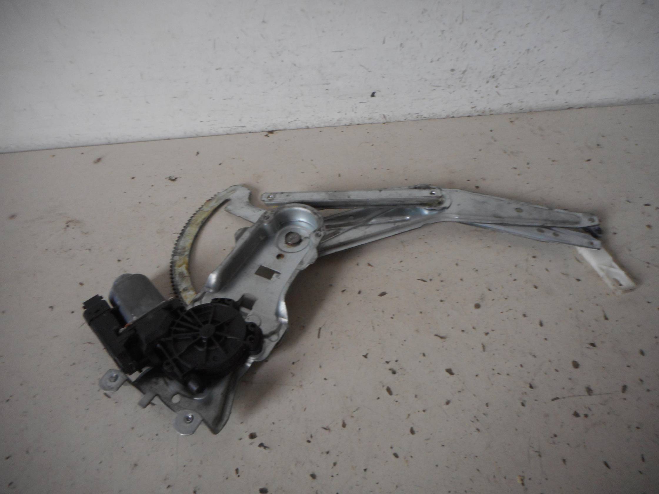 Alzacristallo elettr. porta ant. sx.